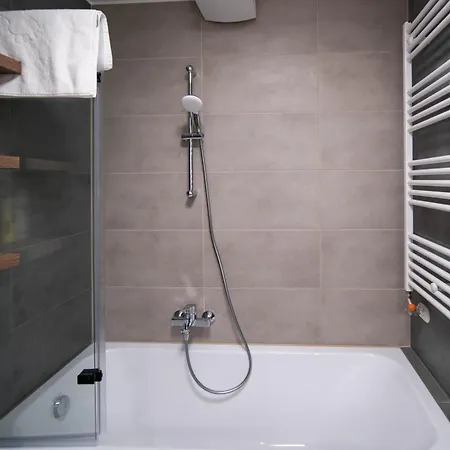 Free Parking Rooftop 4ppl